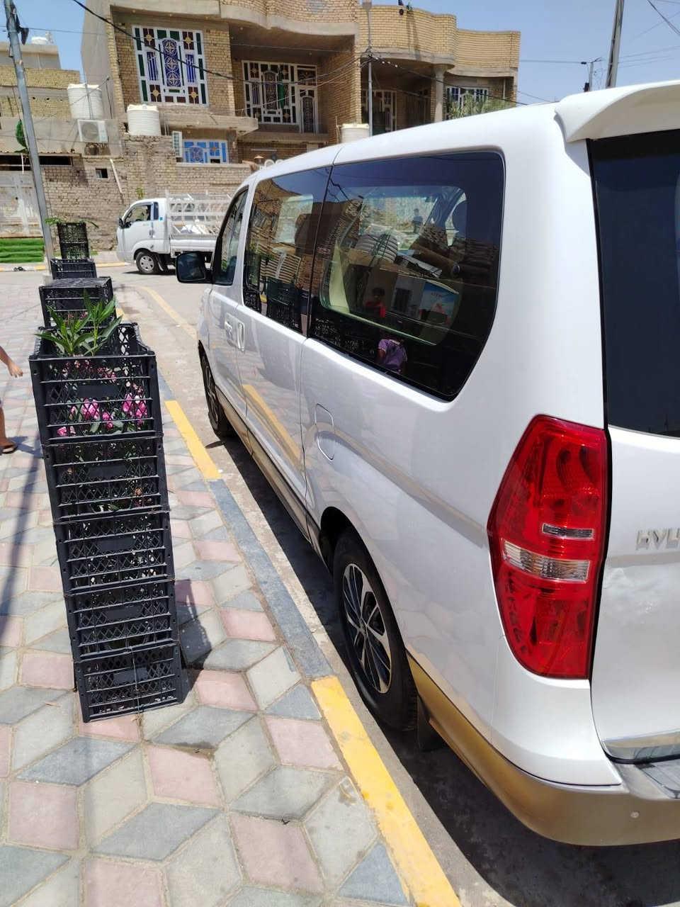للبيع :استاركس موديل ٢٠١٥ مفتوح،، مكفوله كفاله عامه من كشر محرك كير اكسن ،، صدر جديد تخم تاير  داخل جديده تنته مغلفه باتري جديد منضومة تبريد جديده تبريد ثلج،، رقم انكليزي جديد  بغداد باسمي   ،، مداخله كراج اطلاقا مكفوله كفاله عامه. علما السياره مشروع وطني مكاني واسط سعر ١٩٢
،السياره مصفره هياه غرامات ضريبه،،، السياره جديده بمعنى الكلمه 
للتواصل ***********
