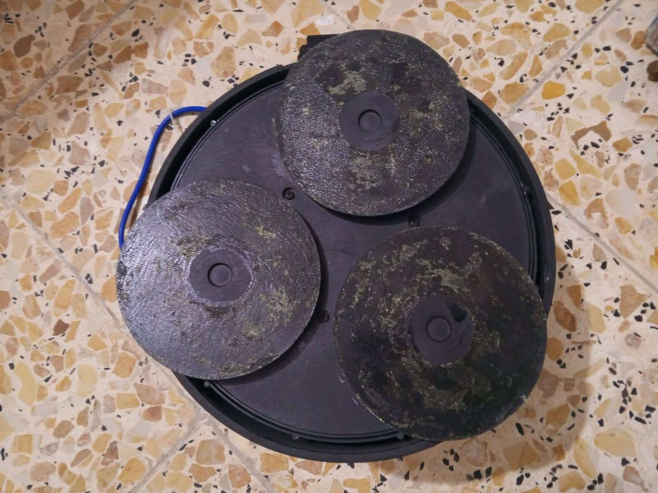 السلام عليكم 
صنفرة كهربائية FERM
 للتلميع والصنفرة مع ملحقاتها الأصليه
عنواني بغداد الراشديه 
تواصل واتساب ***********
