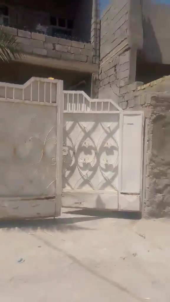 بيت للبيع قرب مزرعة الشايع 
طابو زراعي سند 25 م/ 200متر واجة 10/والنزال 20/ يبعد عن التبليط ٢٠٠متر 
قاطين 4غرف نوم نقص ارضيه بدون سيراميك صبه
البيت كامل السعر 67,مليون للاستفسار اكثر يرجى الاتصال ع هذه الارقام  ***********  .  ***********
