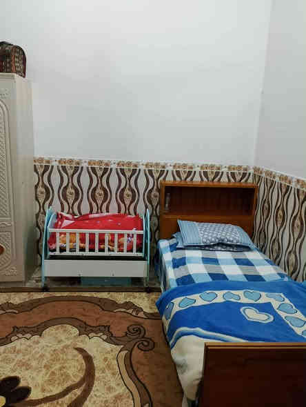 بسم الله...بيت زراعي للبيع 200متر قرب مجمع الفرقان يبعدعن طريق الصلاحيه 100م كونكريت مسلح جديد غرفتين وصاله واستقبال ومطبخ وصحيات بناء جديد درجه اولى سند 25 عرض الشارع 8م 
السعر 85 مليون اليشتري يتصل ***********
