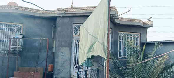 دار للبيع مساحه 400متر 30متر نزال ×13متر وجه

الصخين فرع حسينيه سفينة النجاة 

يبعد عن الشارع العام 250متر 

خدمات كهرباء+ماء+مواد+مدارس

يتكون :استقبال 10×4

صالتين8.5×3.5متر: الصاله الثانيه6×6متر

مطبخ 5.5×3

غرف 3نضام سويت ثنين منهن5.5×4متر 

وحده 5×3.5

مناور عداد 3 +حمامات داخليه 

كراج +حديقه 150متر

حمامات خارجيه عداد2

هاتف ***********: ***********
