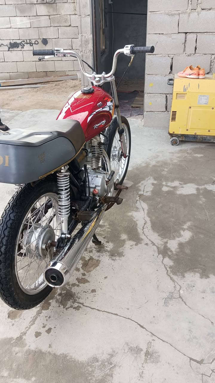 يالله دراجه للبيع ادوات ادوات اكفلهه عشاير دراجه جاهزه ماتذب عليهه ربع كلش حلوه نهضه ومعدل ومن تشوفهه احله من صور سعرهه 400 بدون سيبايه مكانهه زبير الشراي يتصل وبلخدمه ***********
