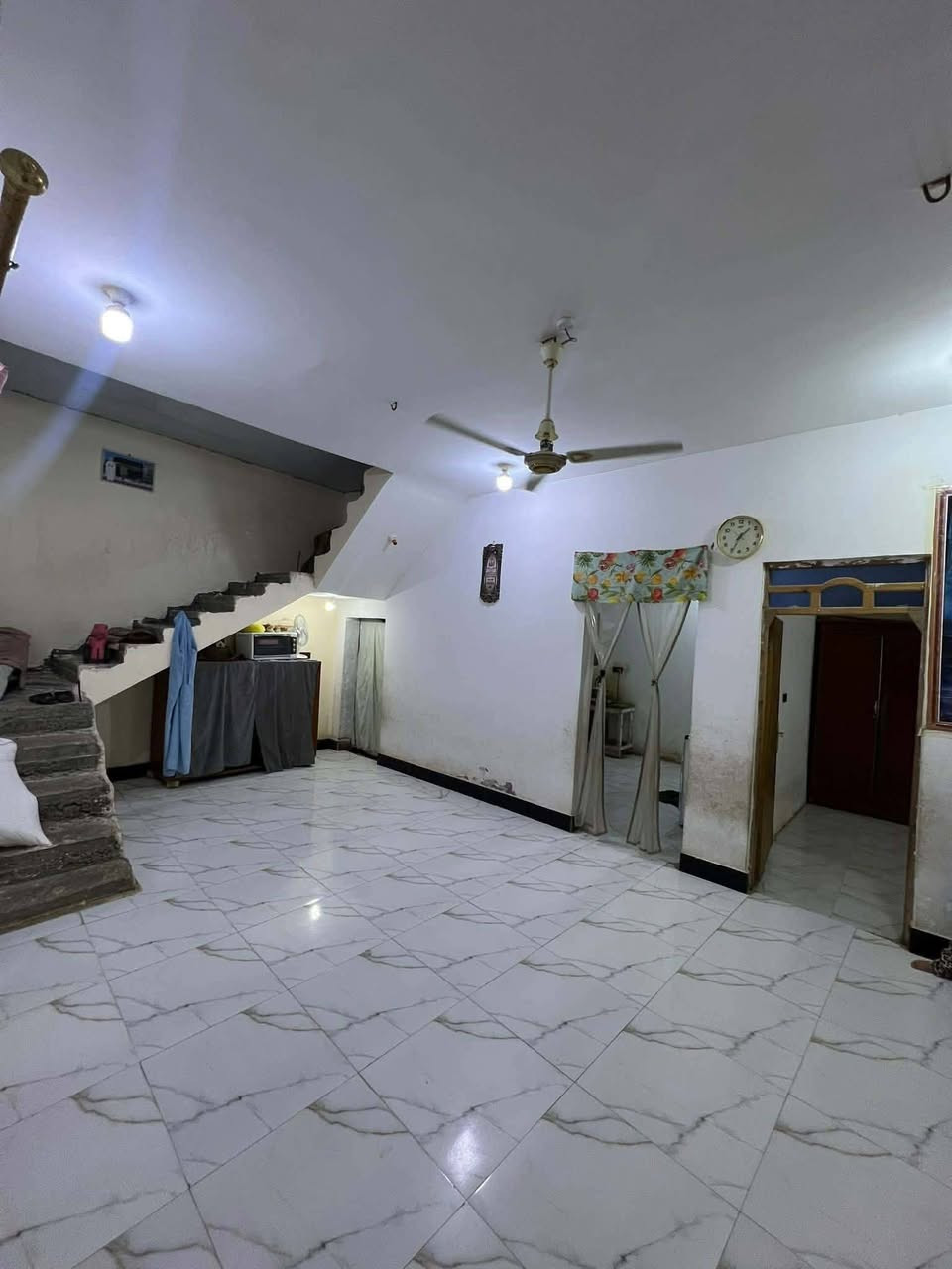 بيت حديث للبيع زراعي 150م بالسديناوية حي الرحمان

غرفتين وصاله ومطبخ وصحيات خارجيه وداخليه واستقبال

البناء طابوك  كونكريت مسلح

كامل الخدمات ماء ومجاري و كهرباء و وتبليط وانترنيت ضوئي ويحتوي على وصل تطويب

للاستفسار *********** يتوفر واتساب
https://chat.whatsapp.com/DAUdXFm5YqX38v3lRTvPuk
