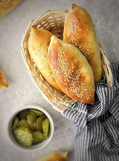 السلام عليكم يوجد شيف معجنات مناقيش وفطائر على أصولها .  بيتزا أيطالية وأميركية وخبز منفوخ بالاضافة  لتحضير شاورما على اصولها درجة اولى متمكن  من عمله خبرة 30 سنه مع شهادة من المهن المحترفين  مدرب ومختص  بالتعليم العالي حيث نحو التطور هذا البوست لأصحاب العمل  يلي حابب يفتح مشروع جاهزين  ويلي حابب يتعلمها شباب او بنات يوجد تعليم والتكلفة  محسومة  طبعن من ألف للياء  طبعن فترة الدورة شهر فقط . طبعن ضمن بغداد وللمحافظات  يوجد عندي كوادر من الجميع  الأقسام شباب وبنات  الرجاء   للتواصل عبرا الاتصال فقط
***********
