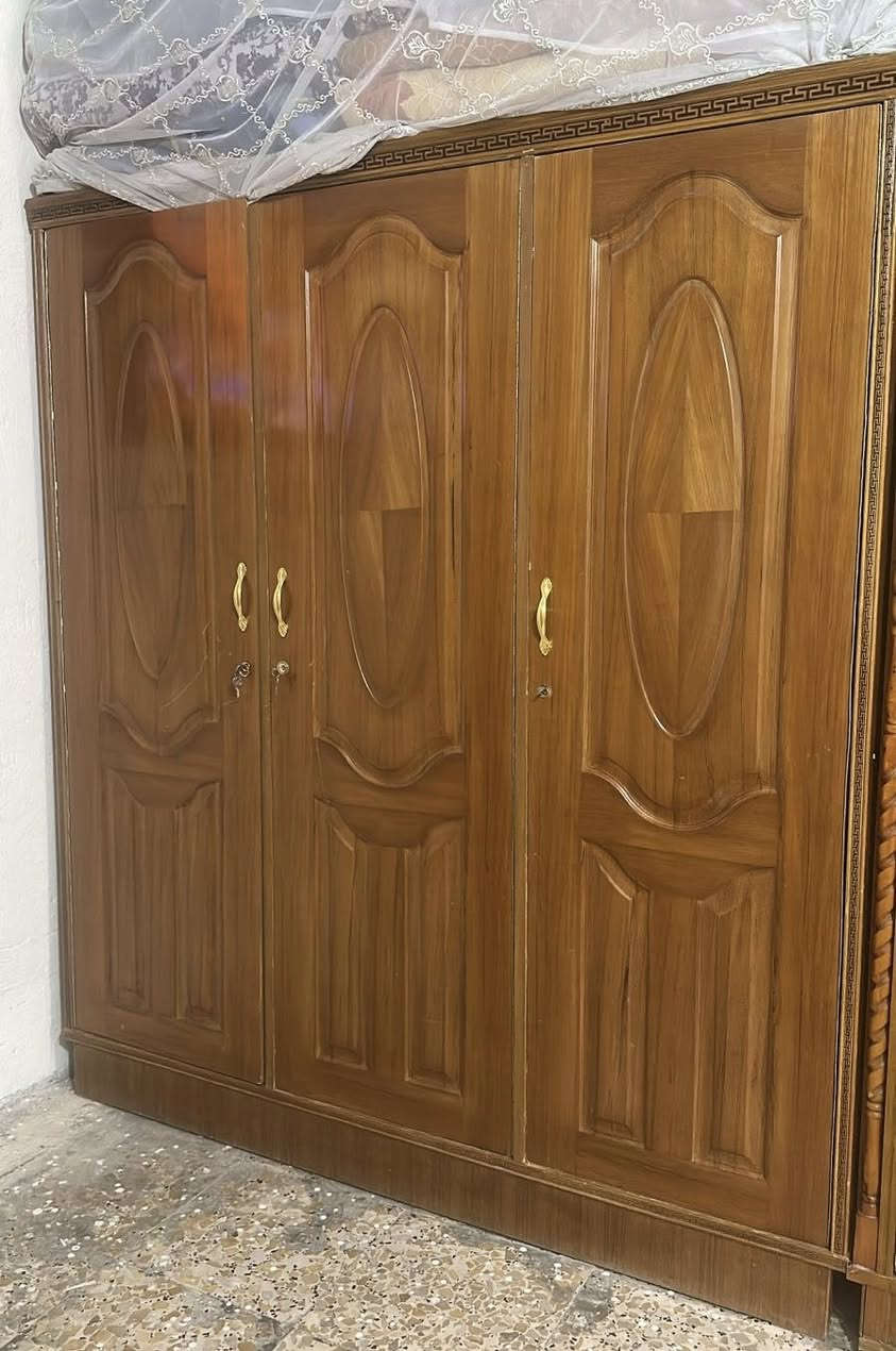 كنتور نضيف جداً 250 نهايتة 200 
تخم نضيف مع تلبيستة نهايتة 250  
بغداد مدينة الصدر قطاع 15 
***********
