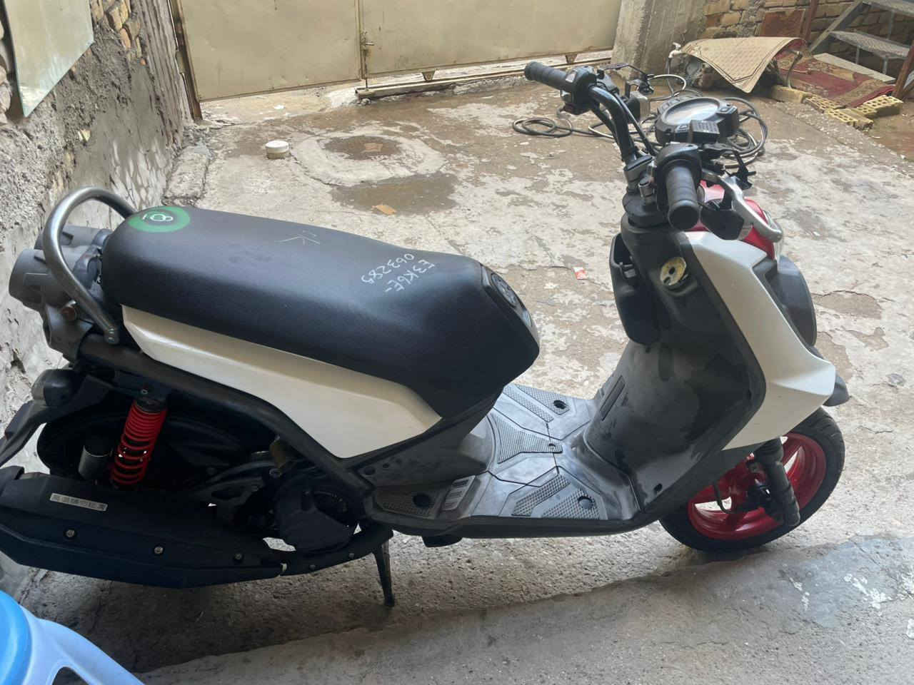 للبيع سكنس جبلي ١٧ يوم نازله من الرمبه 
سعررر ١٥٠٠ وبيها مجال 
عنوان بغداد رقم هاتف *********** 
متواجد واتساب
