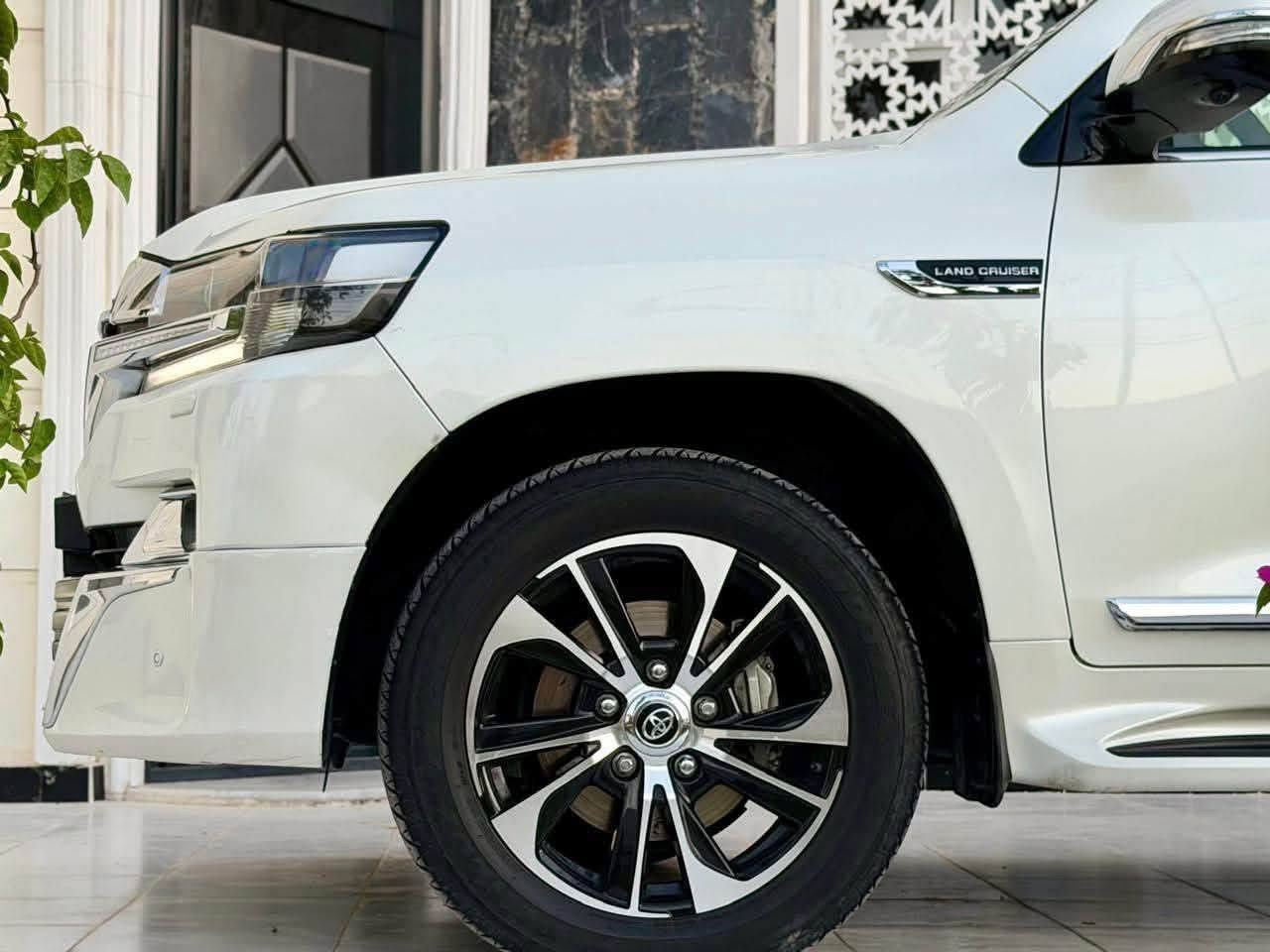 السلام عليكم

لاندكروز GXR 2021 بحريني 

8 سلندر 

رقم بغداد الجديد

صندوك كهرباء اصلي 

اشاير LED

ايربكات 

كراسي كهرباء 

شاشة جبيرة 

بصمة ابواب 

دبل ماوس 

داخل مشمشي 

ماشية 59 الف حقيقي

ومعروفة مواصفاتها 

السيارة جديدة كلش مكفوله كفاله عامة من جميع النواحي

السعر :538 وبيها مجال بسيط

للإستفسار الاتصال على الارقام *********** او ‭***********
