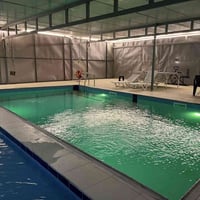 المسبح حار  ومتوفر حجز في رأس السنة  07706010415  بغداد الرضوانية