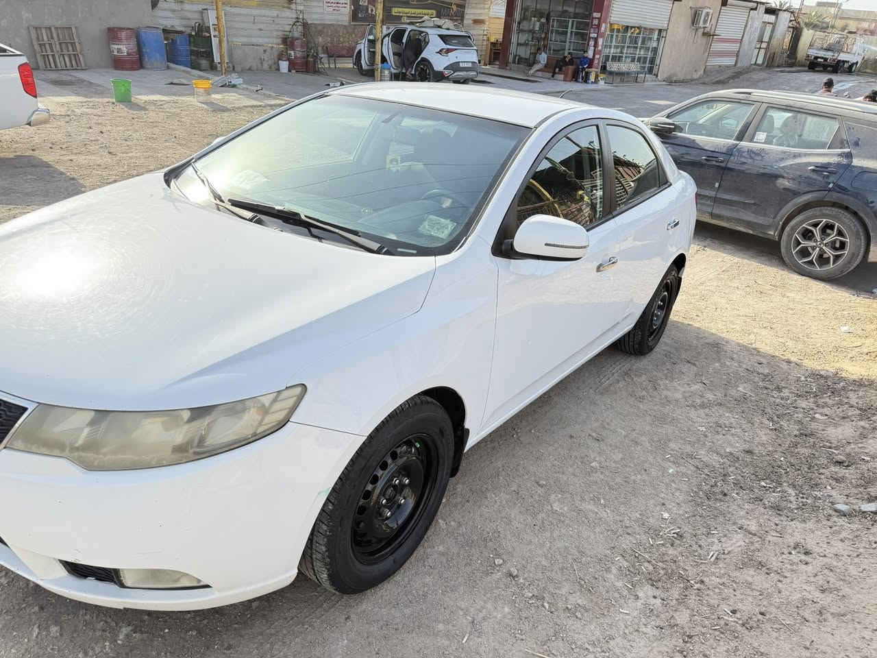 السلام عليكم سيراتو موديل 2012 خليجي مكفوله كفاله عامه ضربه و صبغ و تبديل كفاله عامه رقم بصره انطيك سنويه ورقام جدد بسمي مواصفات محرك وكير٦نمر تمام تبريد ثلج تخم تاير حداده نص عمر شاشه كامره حساس تحكم ستيرن شفتات يدات نيكل اشاره بل مرايه السياره جديده وفحصه موجود السعر 97 وبيه مجال العنوان البصره شط العرب ***********
