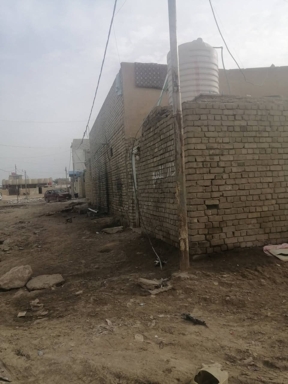 بيت للبيع اتلث غرف نوم صاله واستقبال مطبخ او مجمع صيحات مساحة 200 وقع حاله ميتين وخمسطعش 215 /***********
