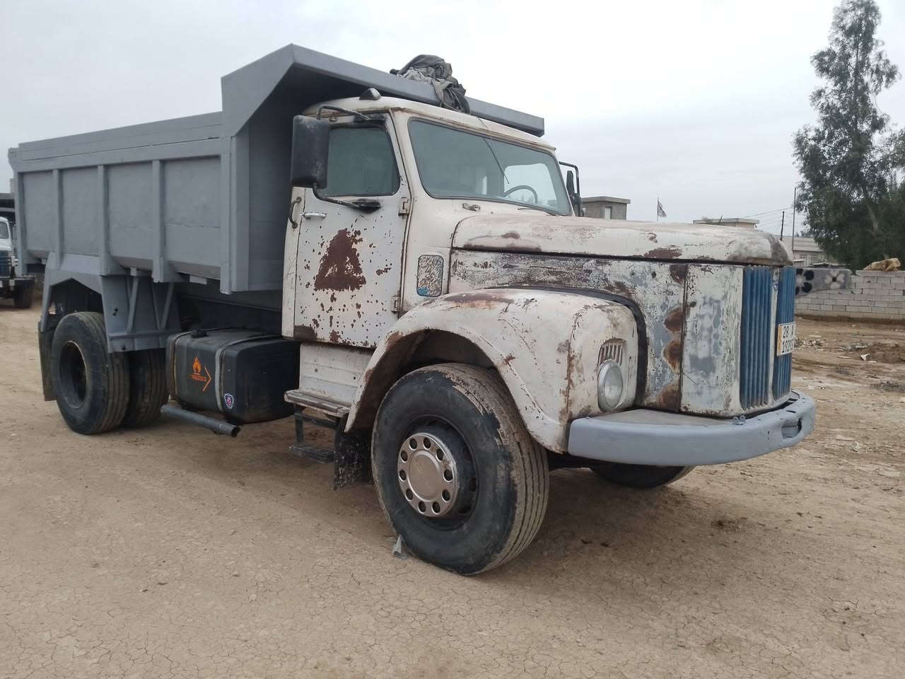 سلام عليكم سكانية لوري قلاب موديل1978مكينه سوبر كير5ب5
اكسن90 قمارة بلادية رقم انكليزي 
شرط التحويل تخم تاير الاستفسار 
الاتصال على الرقم ***********
***********
