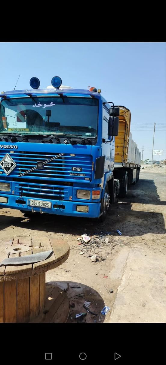 السلام عليكم فالفو 1993 مكينه 23 ستندر شرط عل سحك كلج جديد تبريد سبلت تخم تاير 3ازواج مربوطه تنكر رقم واسط 
***********
