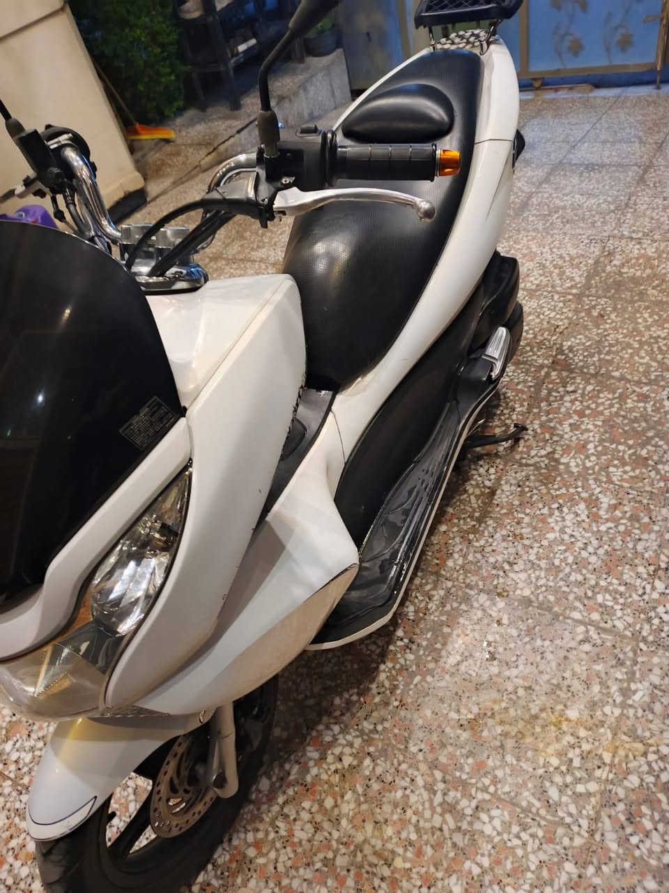 سلام عليكم دراجة pcx جيل اول 2016 حرف A دراجة نظيفة مال جناي برغي ممفتوح بيها ياباني Jf السعر 11 ونص وبيها مجال بسيط مكفولة كفالة من ناحية المحرك والسرقة والكفرات المكان بغداد شارع فلسطين *********** الشراي يتصل
