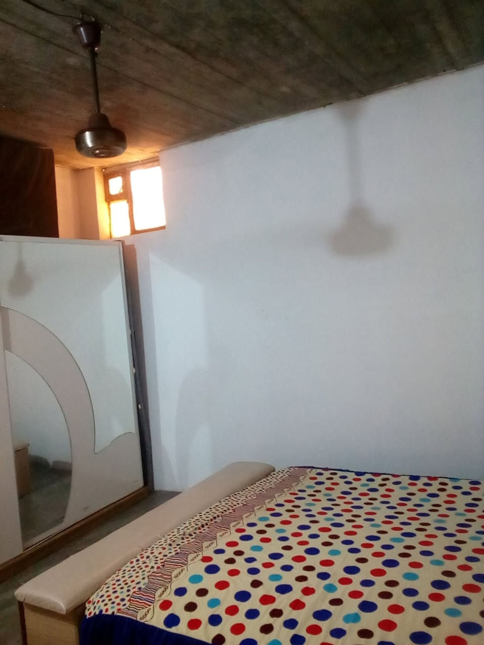 سلام عليكم بيت للبيع بلا عروبه قرفتين وصاله ومطبخ كامل كلو صب والفرع همن صب تواصل وتساب فقط ***********

