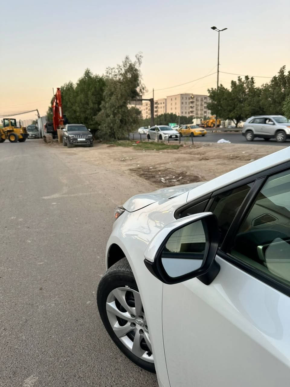 السلام عليكم 
كورلا 2024 LE وارد امريكي
الون ابيض صدفي 
السياره جديده بمعنى الكلمه 

حادثهاا الصندوق مصبوغ والجاملغ اليسار مصبوغ 

رادار امامي ‼️
تحديد مسار +سياقه ذاتيه 
مانع تصادم🚳 توقف ذاتي عند الاقتراب 🚶🏻‍♂️لدات اماميه LED
لايت زينون بلادي عالي ناصي
خرائط Gps📌كامره خلفيه 📷
هاند بريك بصمه كهرباء ⚡️
اوتو هولد ⭕️مانع انزلاق ⛔️
فول تحكمات ستيرن كروز مثبت سرعه
شاشة ظبط واعطال بل دشبول
منافذ USP/ 12V ⚡️
حساس اطارات

سيارة رقم بغداد دخول جديد

بدون لغد بدون شاصي مكفوله
مكان السياره بغداد الغزاليه . 
للتواصل ***********
السعر 165 وبيها مجال
