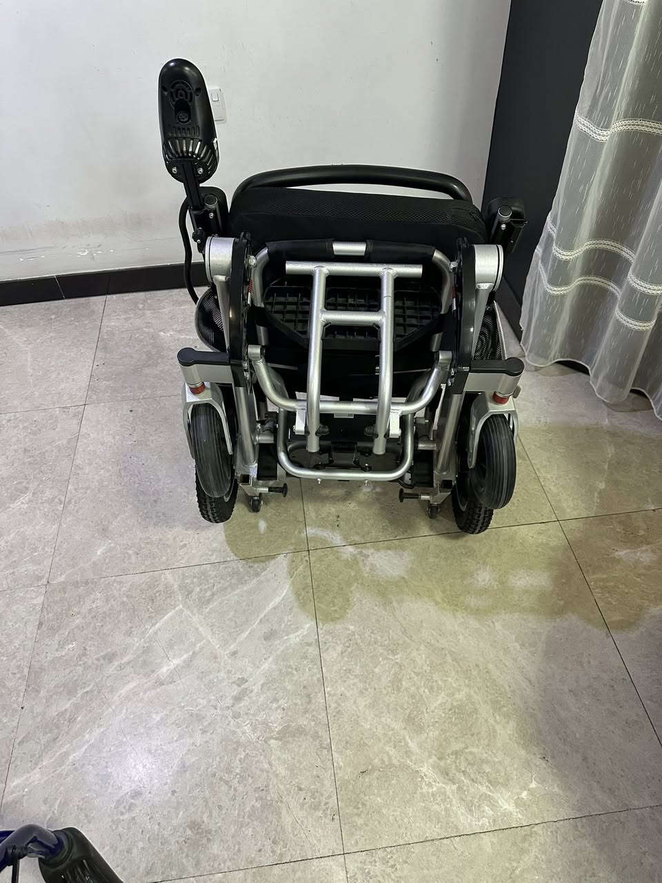 للبيع كرسي كهربائي غير مستعمل خفيف الوزن ينطبگ ويصير بالسيارة السعر 500 وبي مجال بسيط للشراب
***********
