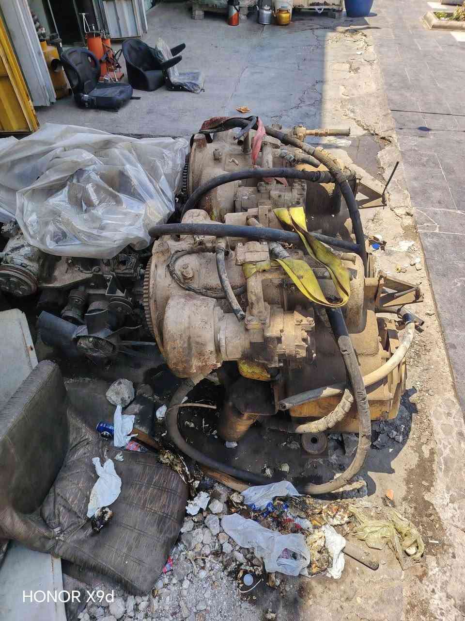 سلام عليكم تم وصول كيورة
كوماتسو 300 و 270 و 320
جديدة وارد يابان علة فشك 
***********@
