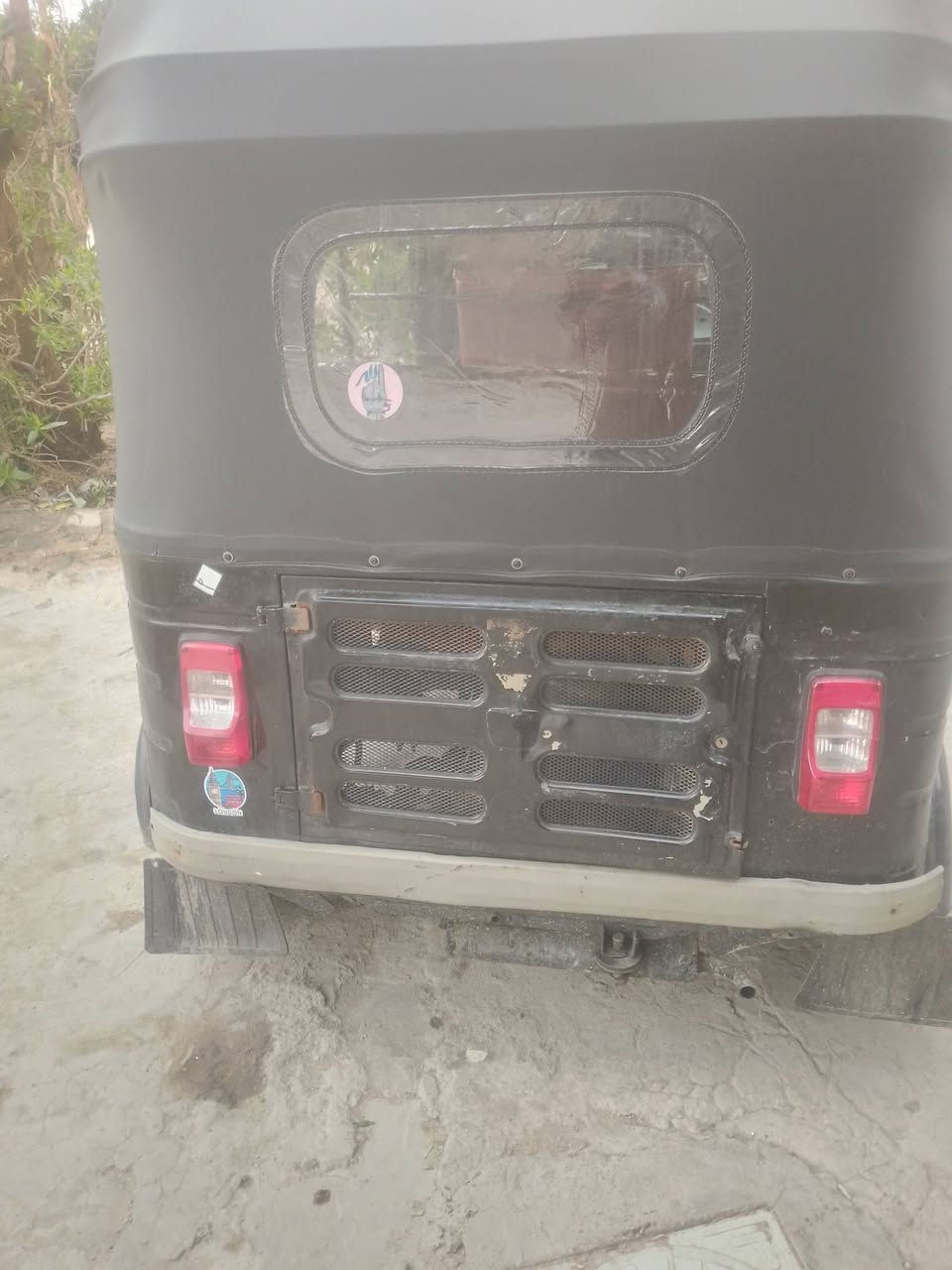 سلام عليكم  تكتك البيع مديل 2016  أوراق   بسمي مكتب حسين  تكتك جاهز من كلشي  مكينه مجفته  السعر  3250 بيها مجال المكان كربلاء  الرقم  ***********
