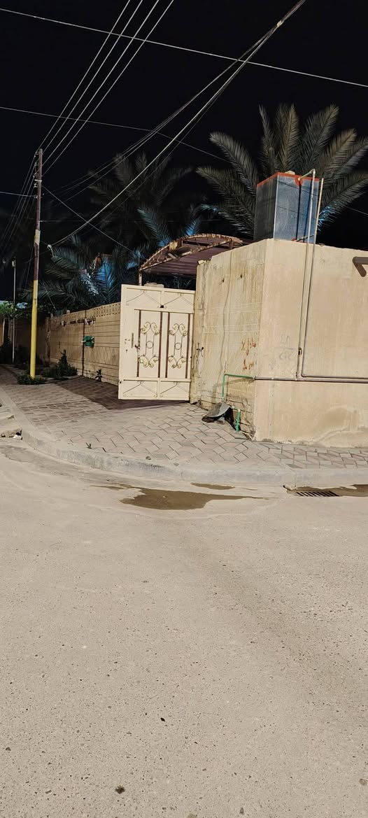 من رخصة الادمن بيت 600 متر ركن
شارع 15 الوجه على بغداد المكان القادسية حي الضباط خلف عمارة خليل الرمل بالقرب من ملعب احمد راضي ومدرسة حواء الاستفسار على الرقم ***********
