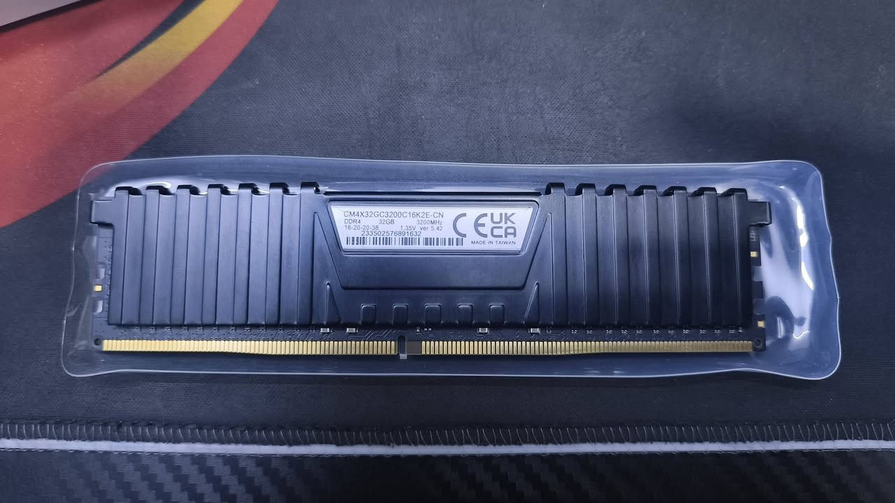 السلام عليكم
رام کروس اير فينجنس جديد نوع DDR4 بسعة 1x32 جيجابايت من سلسلة Corsair Vengeance

سرعته 3200Mhz قابل قابل لكسر السرعه توصل 3466MHz او اكثر حسب المذر بورد والمعالج

سعره 225 وبي مجال

هذا رقمى *********** المراسله على الواتس اب
