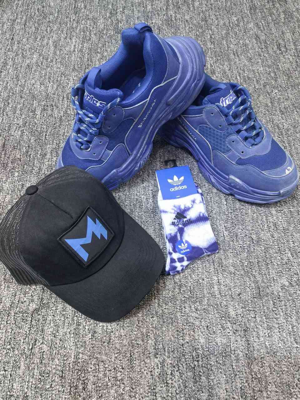 كيمو للاحذيه الاوربيه الباله والوكالات *********** الأمين الثانيه شارع الأرامل مجاور فلافل فالح ابو العمبه
 حذاء  + شفقه + جواريب اصلي فقط ب ٢٥ الف
