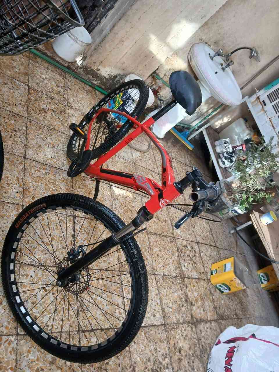 سلام عليكم عندي بايسكل حجم 26 نضيف عالفحص سعره 55 .نجف بحي ميسان شارع البوريات واتساب ***********
