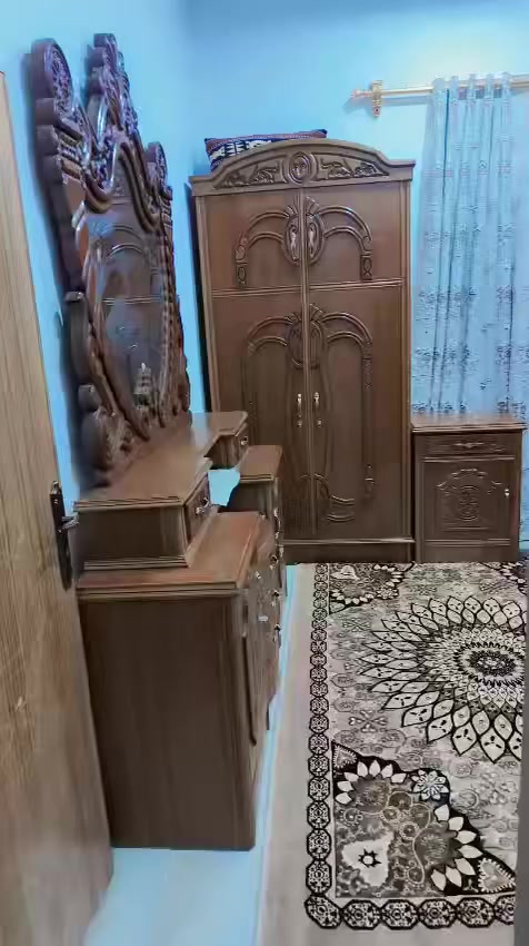 سلام عليكم غرفه خشاب جديده تفصال جديد سعر مليونين بيه مجال مكان البصره الطوبه والنخيله ***********
