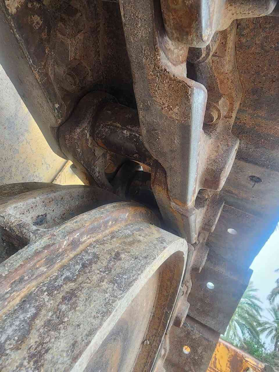 بلدوزر روسية للبيع جدا نظيفة وجاهزة للعمل للاستفسار الاتصال ***********
