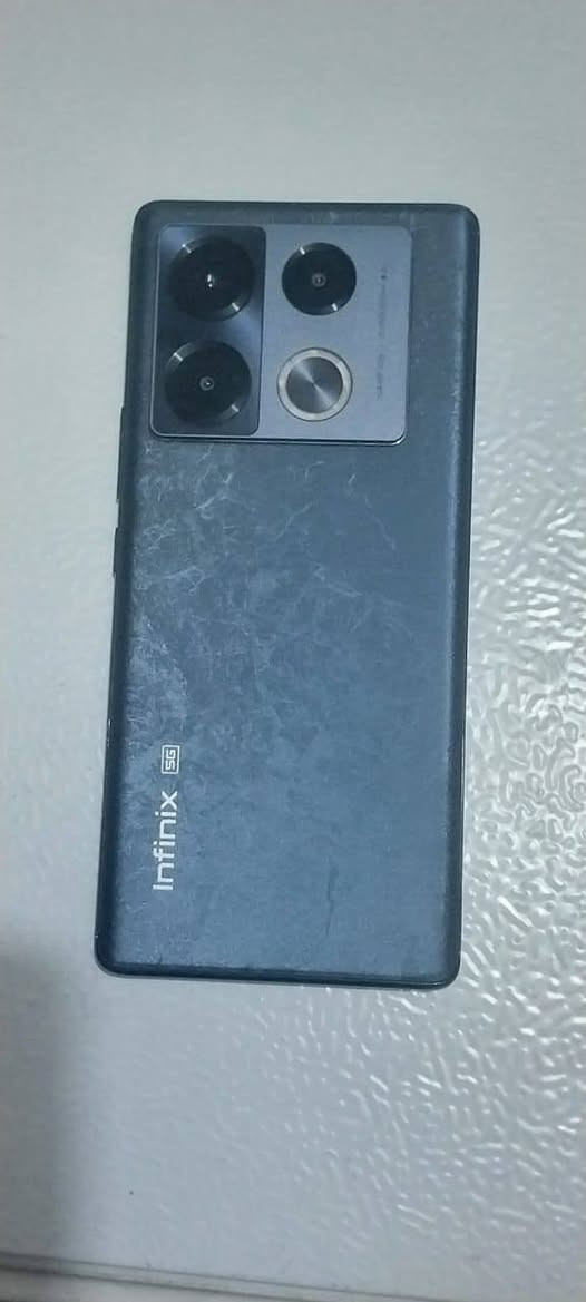 جهاز  Infinix NOTE 40 Pro 
ملحقاته  كامله 

بي طگه بسيطه موضحه ب الصور 
ذاكرته 256 
السعر  180 وبي مجال بسيط
***********// واتساب
او بس  علق واني اطبلك خاص
