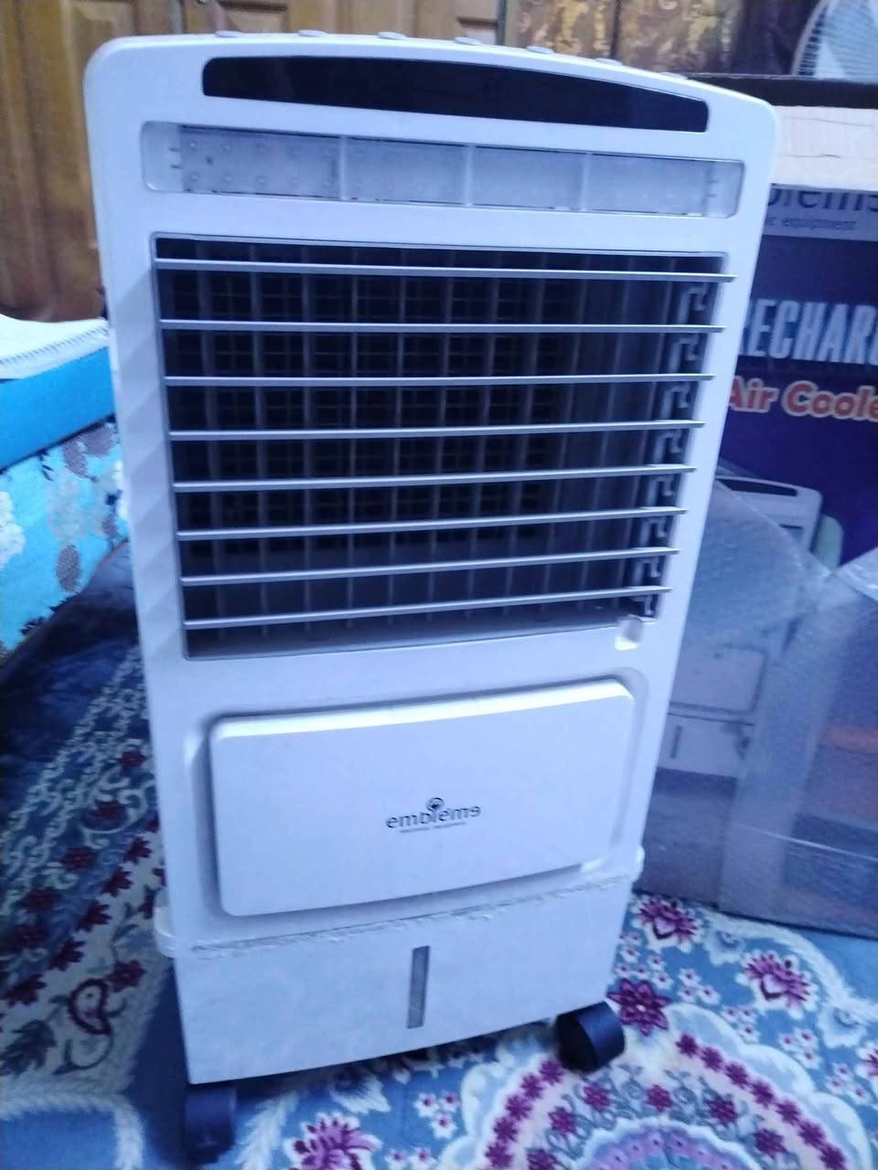 مبردة شحن Embreme Rechargeable للبيع
السعر: 100,000 دينار عراقي

المميزات:

- تعمل على الشحن والكهرباء
- تبريد قوي ومناسب للصيف
- بطارية تدوم لفترة جيدة
- هادئة بالاستخدام
- حجم عملي وسهلة النقل

العطل:
حق الماي ما ينزل على الحلقات ويحتاج تصليح بسيط، باقي الأمور شغالة زين.

السعر مناسب جداً مقارنة بسعر الجديدة. بغداد, العراق


**إذا كنت صاحب هذا الإعلان وتريد حذفه لأي سبب، رجاءا أرسل رسالة إلى الدعم الفني**