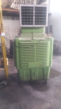 مبردات عدد ٢ وحده شغاله والثانيه بيها عطل بل بورد السعر مليون و٥٠٠ عنو...