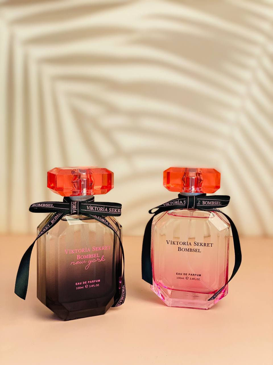 Victoria secret Bombshell 
فكتوريا سكرت عطر نسائي يحمل مجموعة من المشاعر والأحاسيس في تركيبته تجعل كل أنثى تنبض بالسعادة 🌷لأنكِ الأرقى اذن تستحقينه🌷
VICTORIA'S SECRET BOMBSHELL
عطر فكتوريا سكرت بومبشيل النسائي_
فكتوريا سيكرت بومشيل عطر رائع من العائلة الفاكهية الزهرية الفواحة برائحة تضج بالحياة والانتعاش تدوم طويلا. بمزيج من المكونات المتناسقة مع بعضها البعض لتعطيك الشعور بالجاذبية والثقة طوال اليوم

إفتتاحية العطر 🩷 الباشون فروت، الجريب فروت، الأناناس، اليوسفي و الفراولة
قلب العطر 💜 الفاوانيا، أوركيد الفانيلا، التوت الأحمر، الياسمين و زنابق الوادي
قاعدة العطر 🩷 تتكون من المسك، الأخشاب و طحلب البلوط❤️❤️❤️❤️🌹
الحجم 100ml

سعر القطعة 12 الاف

#عطر #عطر_فكتوريا


**إذا كنت صاحب هذا الإعلان وتريد حذفه لأي سبب، رجاءا أرسل رسالة إلى الدعم الفني**