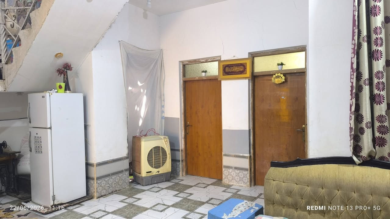 سلام عليكم بيت للبيع المساحه 150 الموقع قرب أم عواد جوابه نزلت الجامع للاستفسار عل رقم ***********
