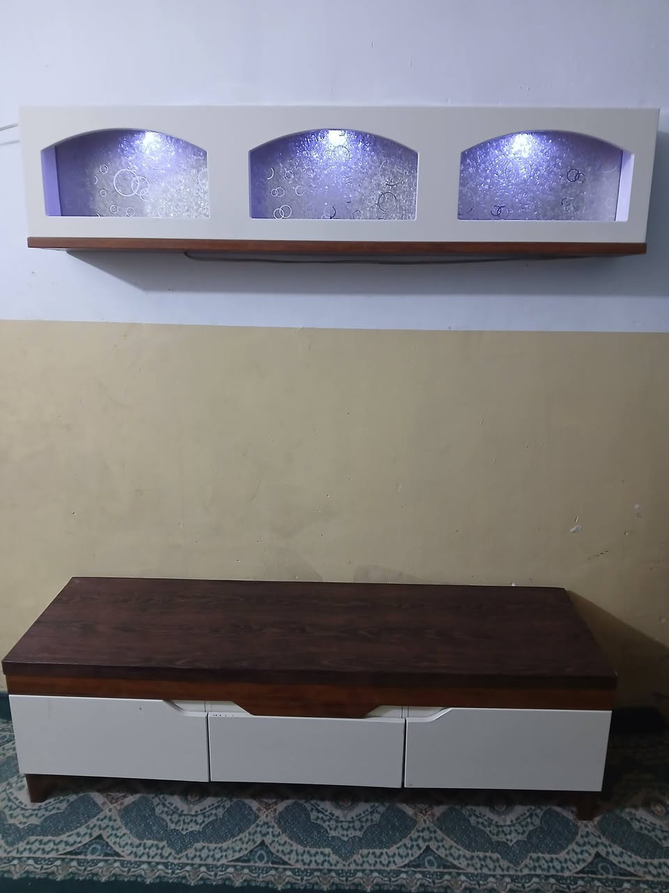 ميز بلازمه للبيع قطعتين كلش حلو نضيف بعقوبه تحرير 
***********
