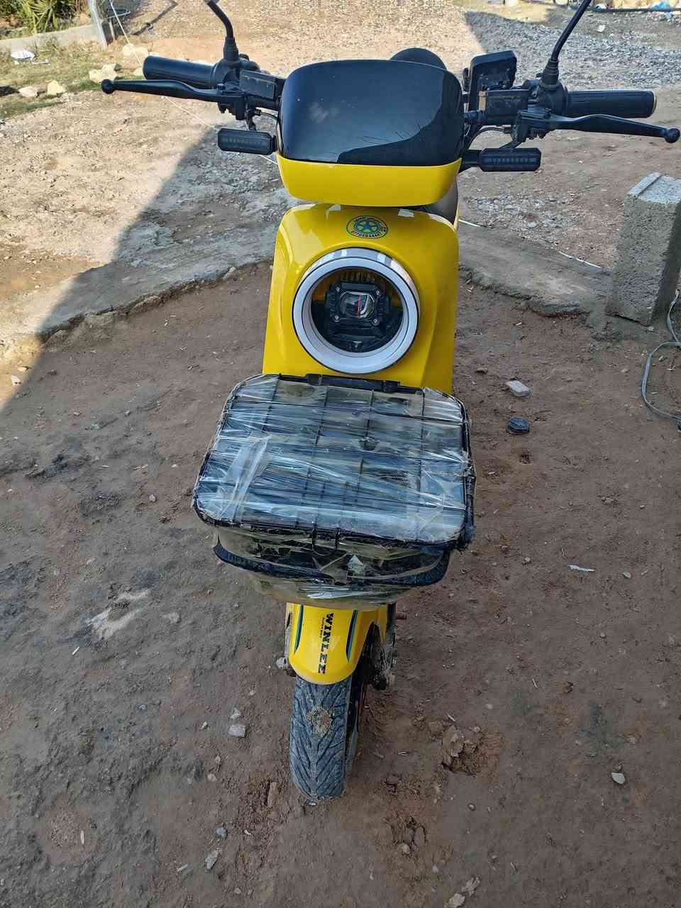 ماطور R9  أخذته لبني 750 الف قصاط مايقبل يريده هسه اريد ابيعه جديد باكيت ليريده يتصل على هاذا رقم ***********
