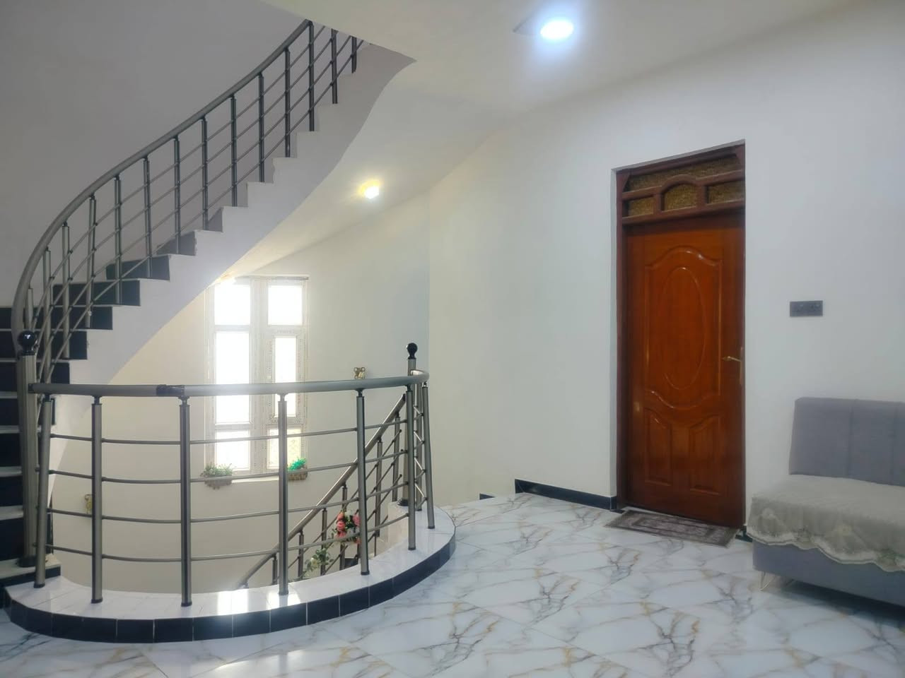 ياالله اللهم صلى على محمد وال محمد 
بيت للبيع بالمهيدبه مقابيل التانكي العمارات السكنيه 
بناء البيت جداً حديث مساحة البيت 200متر يحتوي البيت على خمس غرف نوم االاستفسار اكثر اتصال على الرقم ***********
