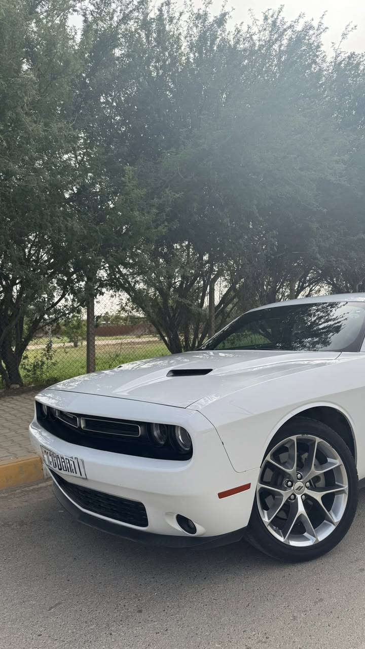 موديل ٢٠٢٢ Sxt 
ماشيه ٦٤٠٠٠ كيلو 
رقم اربيل باسمي السنويه 
كشنات كهرباء وتدفئة وخزن 
ستيرن تدفئة 
شاشه كبيرة 
حساسات بالمري 
ضررها موضح بالصورة باب وجامرلغ مبدل شركة 
الايرباك فقط التكمة 
لاستفسار ***********
مكان السيارة اربيل
