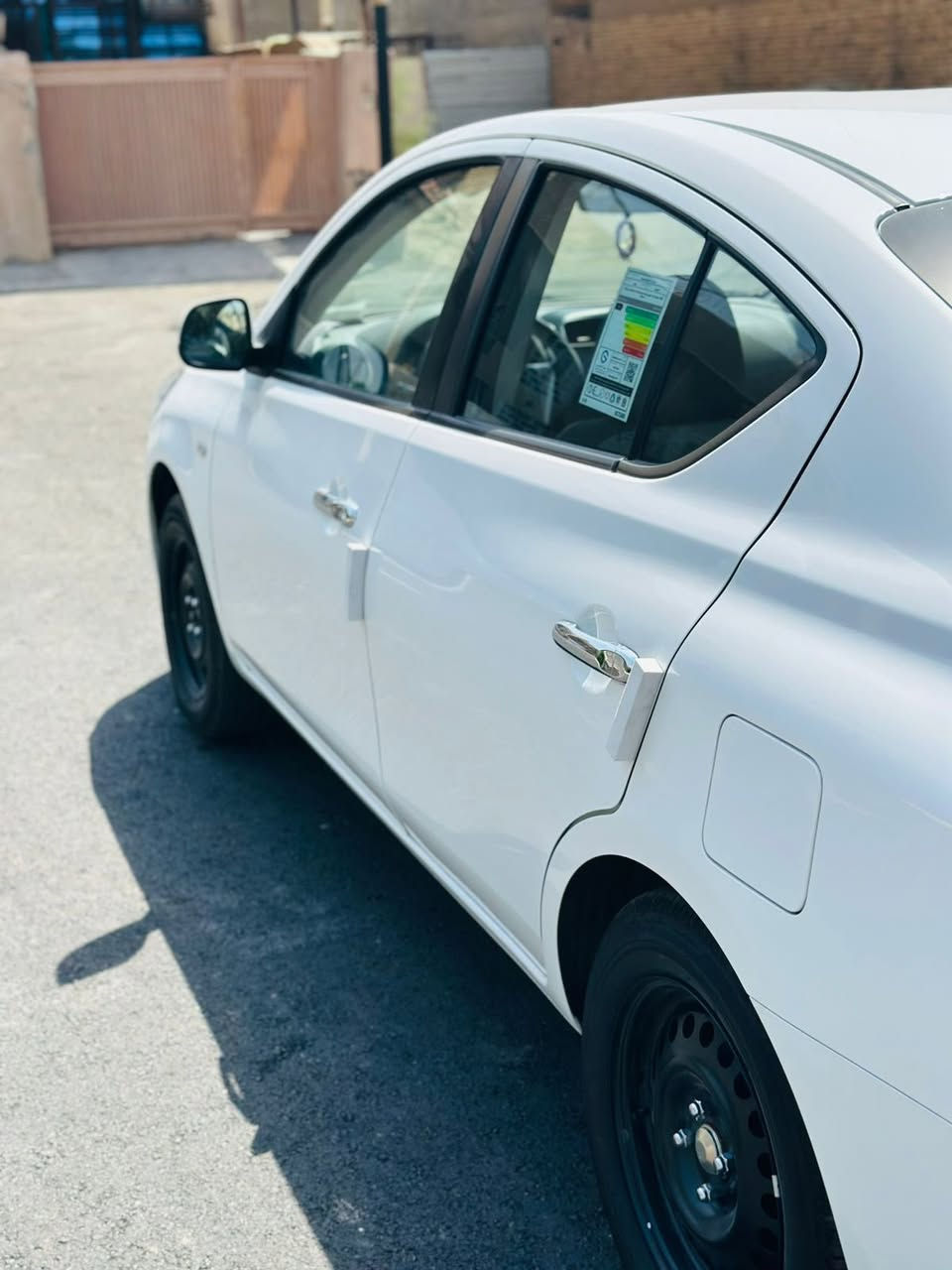 السلام عليكم 
نيسان صني 2024 هندي ام الضمان شركه السور شباك النحله الشكل الجديد 
السياره كفاله عامه من كل شي الضربه التبديل الصبغ البارد على وضع الشركه شرط الفحص ماشيه السياره (21) الف 
السياره صارف عليه دوشمه + ارضيه جلد +عازل وصوت السياره جاهزه من كل النواحي مال جناي 
- رقم بغداد جديد وبسمي 
- السعر 136 وبيه مجال 
- مكان السياره بغداد 
الاستفسار الاتصال على الرقم ***********
