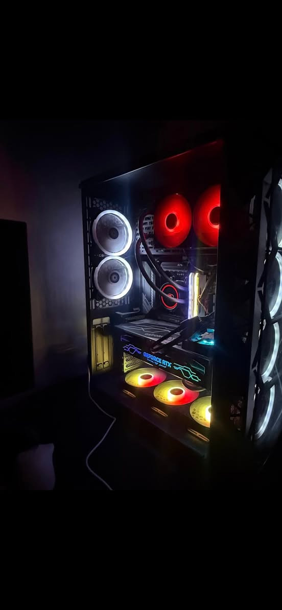 السلام عليكم PC قوية للبيع 

المواصفات :

GPU : RTX 4080 16G GALAX 4FAN 
هاي النسخة تجي 4 ڤان يعني انسى شي اسمة حرارة

CPU : R9 5900X

M.B B550 MSI TOMAHAWK

RAM : 32G DDR4 CORSAIR VENGEANCE 3600 MHz

M.2 : 2T GEN 4 SPEED 6000
M.2 : WD GREEN 120G

PS : 750 GOLD 

CASE : XIGMATEK OVERTAKE

كل كراتين القطع موجودة ما عدا كارتونة البور سبلاي

السعر مليونين و 250 قفل حبايب اي استفسار 

هذا رقمي ***********

ادمنة الجميل مستعجل ♥️

