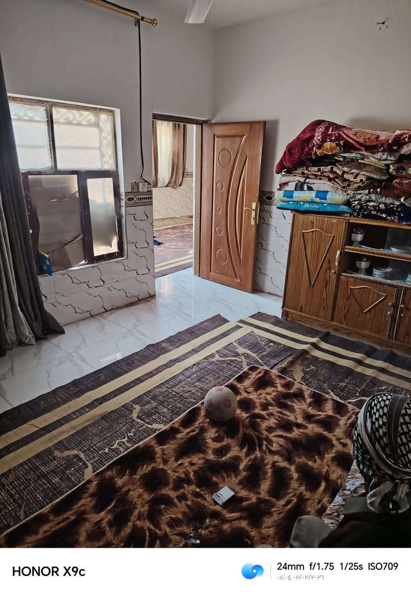 سلام عليكم بيت للبيع مع مساحه ماتقل عن اربع ميه العنوان الشافعيه منطقته المعمل البيت يتكون من غرفتين وصاله وبرأني ومجوعه صحيات الاستفسار ***********
