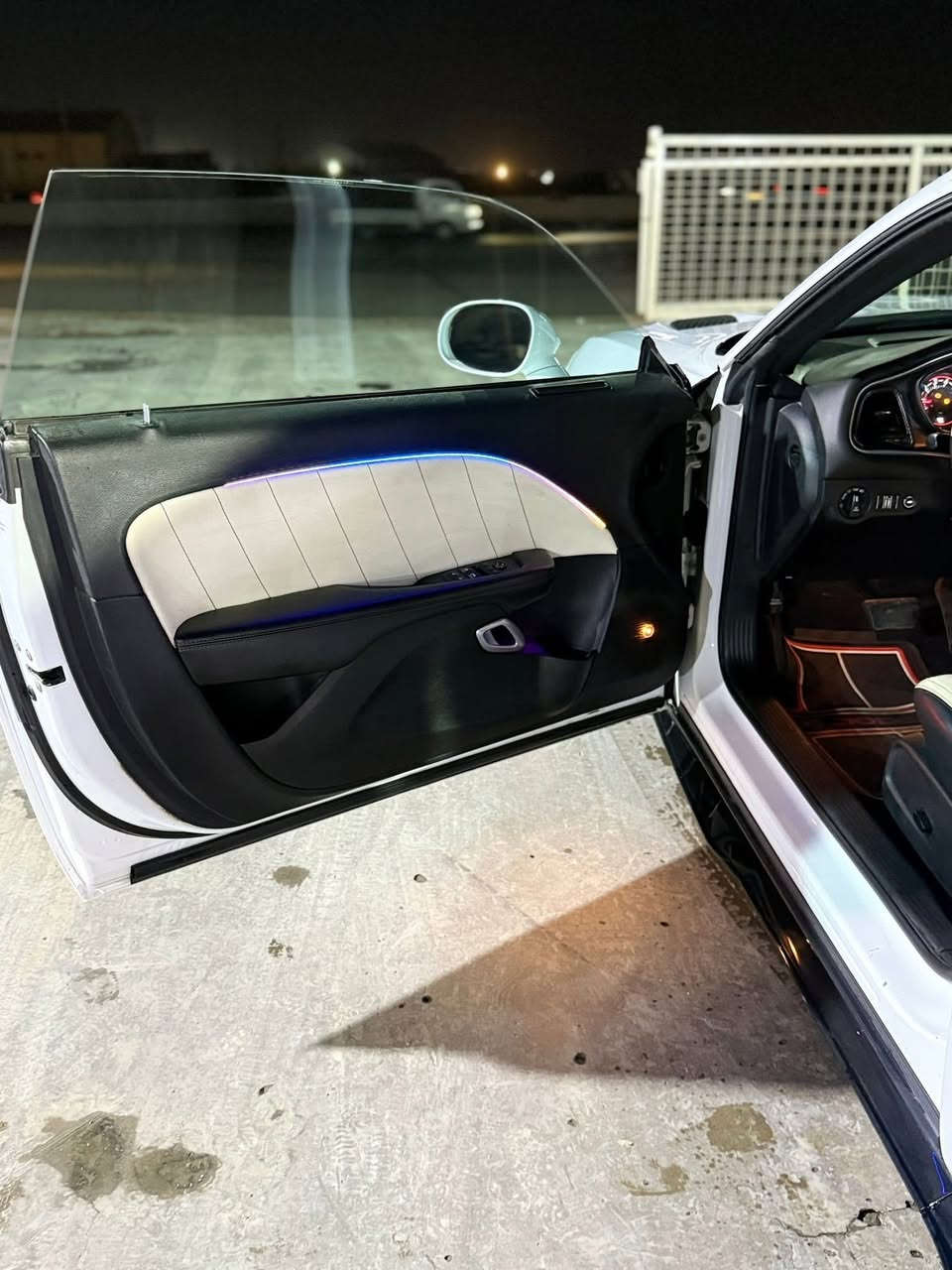 سلام عليكم 
للبيع دودج تشالنجر 2020 V6 SXT 
مواصفات السيارة :- 
1- تو ويل 
2- محرك 3.6 كير 8 نمر اكسل وكاردن ومكينة وكير بشرط كفالة 
3- برمجة مفتوحة الفصلة 
4-شاشه 
5-كاميرا دوارة 
6-بجم هيلكات محدث بنيد SRT , دفيورز ودوسات ولحاية 
7- داخل جلد ابيض مختم SRT والدركة كذلك SRT ( داخل كله لدات متغيره جميع الالوان 
جديدة وجاهزة ع اخر حبة 
حادث السيارة جاملغات ثنين مصلحات وبنيد مبدل 
باقي السيارة مكفولة من الشخط ( بيها بارد باب الصدر بدون صبغ فقط بارد ) 
رقم السيارة سليمانية الدولي سنوية جديده شرط التحويل
185 وبيها مجال بسيط 
مكان السيارة بغداد 
اي تفاصيل واتس اب 
***********
