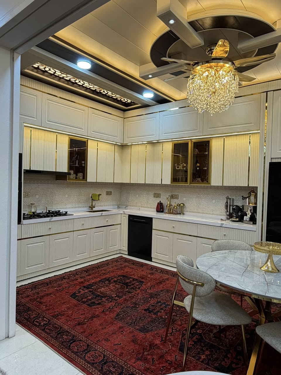 بيت للبيع 100 متر طابقين حي النداء شارع المجمعات خلف مول بغداد بسعر 120 الستفسار ع رقم ***********
