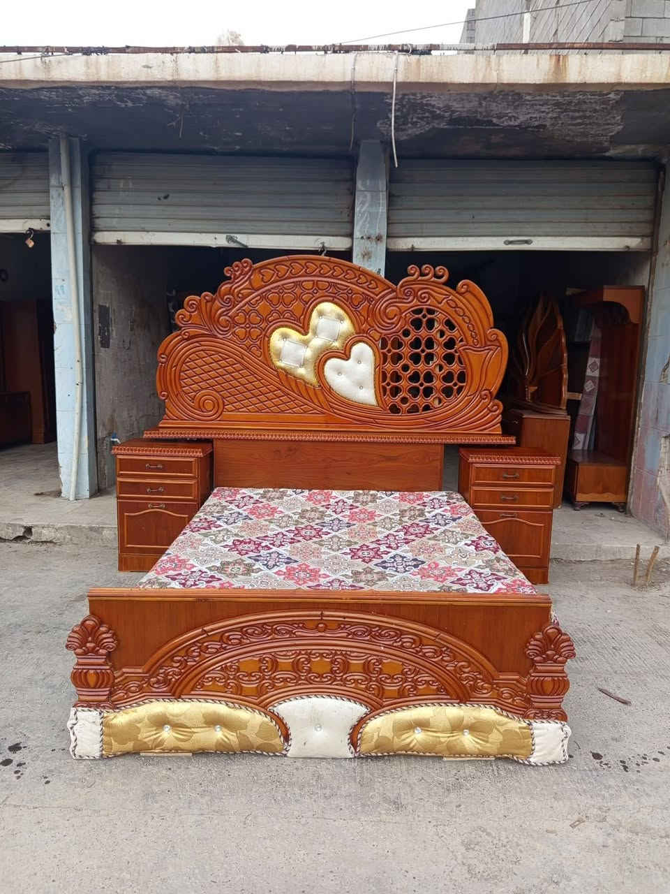 تخت نفرين شرط شرط النظافه شغل ثقيل حيل سعرها ١٥٠ الف
***********
