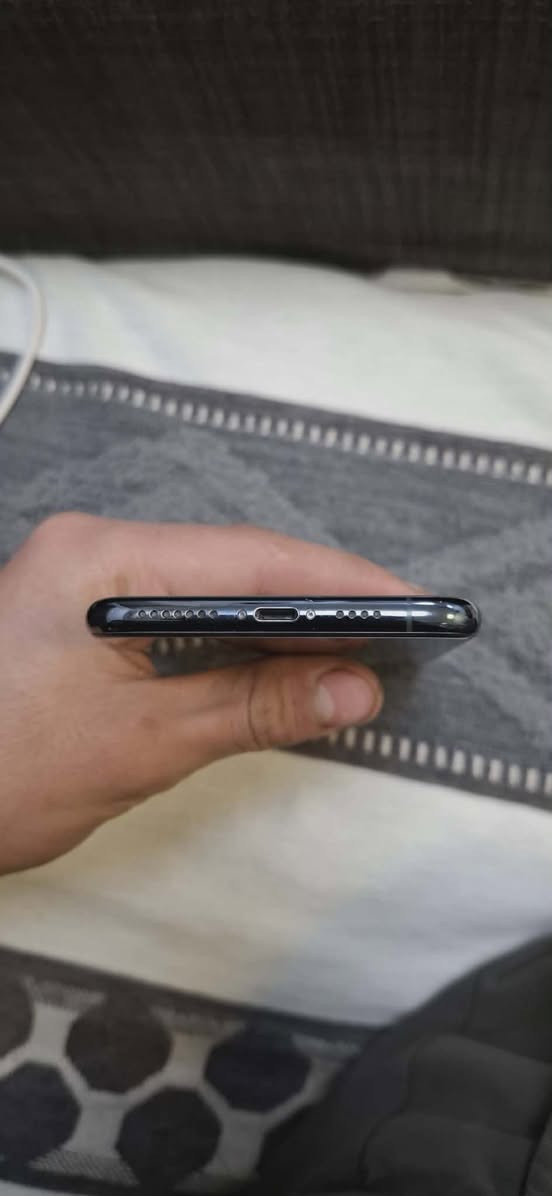 سلام وعليكم ايفون11برو ماكس ذاكره256بطاريته81جهاز نضيف بعده حديد لوك جلخ مابي لا مفتوح ولا طاب مصلح ولا يصرف شحن حيل جديد ونضيف تجي تفحص وشوفه نضافته بعينك سعره400مكاني بيجي للاستفسار***********
