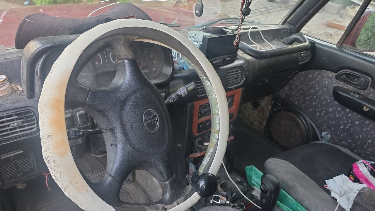 السلام عليكم كلفر موديل 1998
مال مزاد بدون رقم السياره عنوانه بغداد 
والي يرده امروس هم ترهم والسعر  3500 
هذا الرقم ***********
