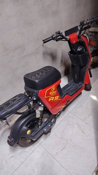 R9 • جديدة • ملحقات كاملة