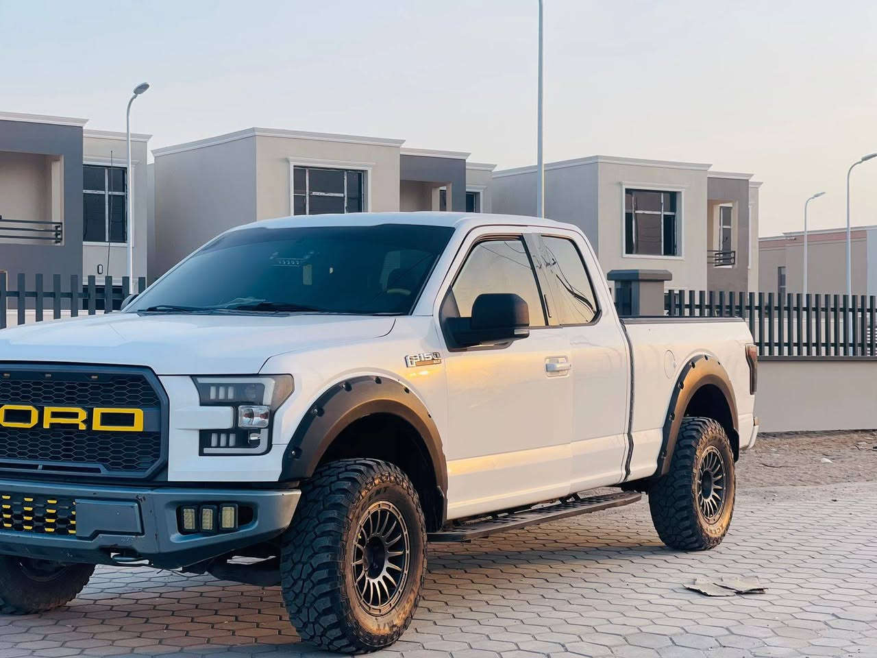 سلام عليكم سيارة فورد امريكي موديل 2017 مكينه 8اسنلدر 5تالاف سياره مكفوله كص وصبغ بيه نص قطعه صبغ فقط سعر 125 ورقه مكان السياره ميسان محافظه العماره... رقم الهاتف.. ***********
