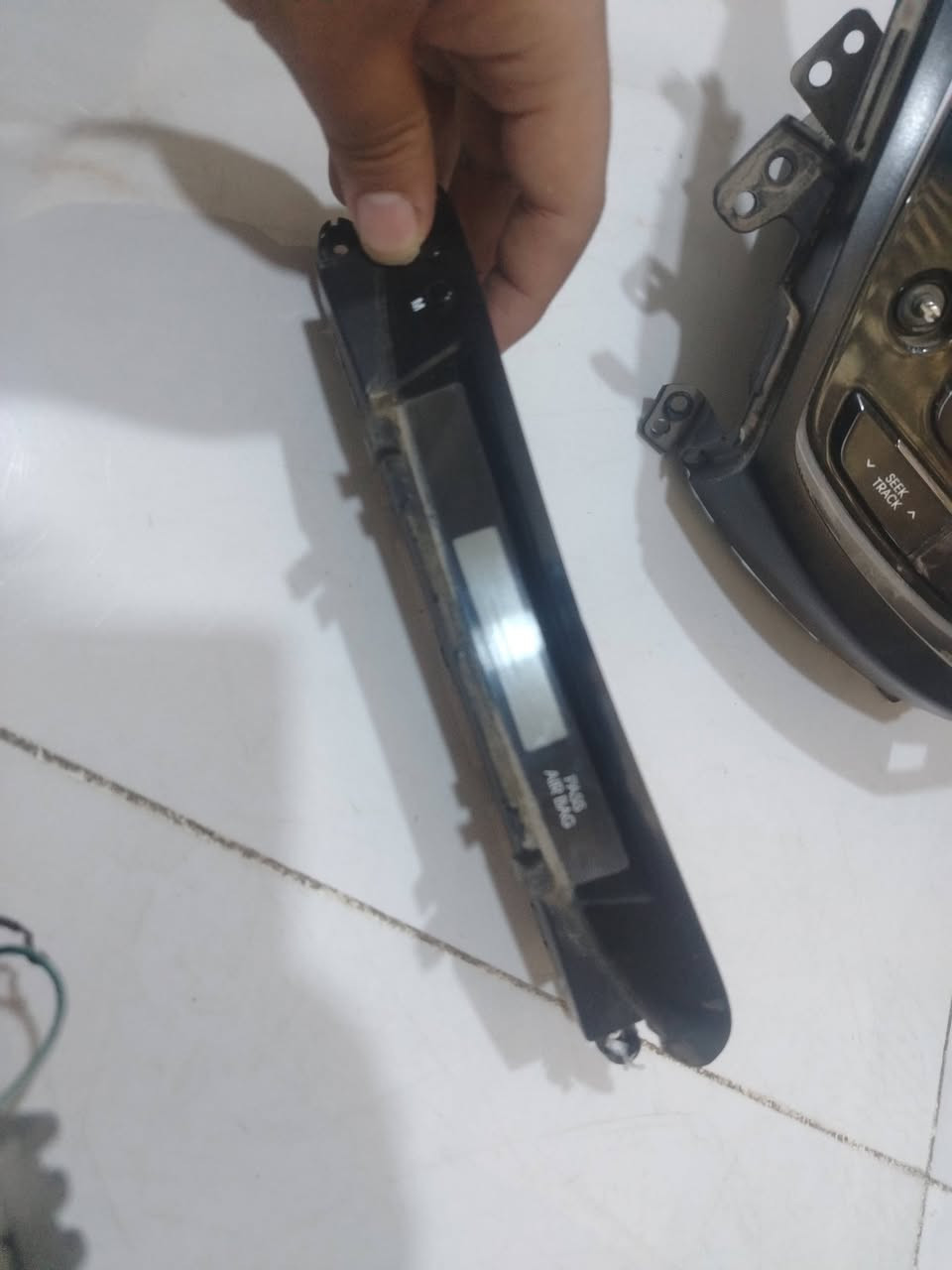 سلام عليكم عندي غراض النترا للبيع مازدات النترا ٢٠١٦ زوج ب٥٠ مسجل تعلي وتنصي شكل بيها خلل ب٢٥ ولساعة ب١٥ وشاشة لثانية ب٤٠ وبيها مجال لاستفسار عل رقم ***********
