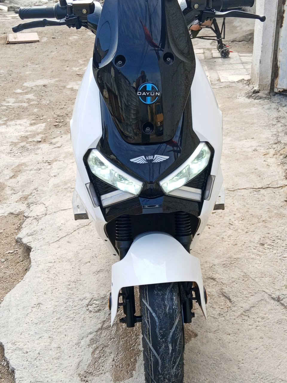 سلام عليكم دراجه شحن للبيع دايوان جبلي مديل 25 بشهر 10دراجه جديد حيل سرعته الحقيق 100تحكم سرعه بك بيه مكفول من كلشي من شخط برغي واحد مافتوح بيه كفيلك الله مخذه 1400مكان بغداد حي العلام قرب تقاطع درويش رقم *********** السعر ملون وربع قفل
