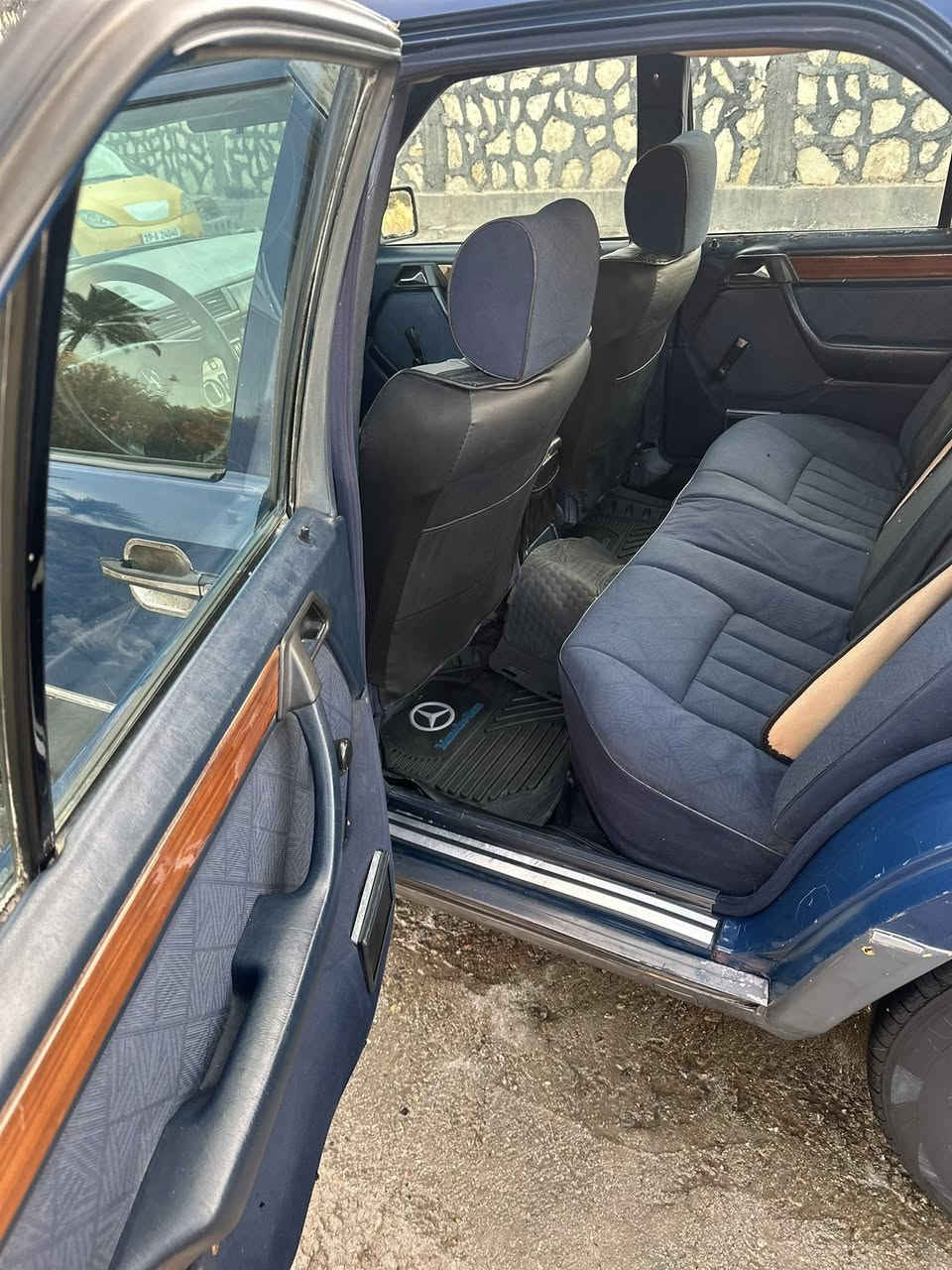 السلام عليكم مرسدس دب للبيع                                            موديل ٨٦ سياره كفاله عاامه من ضربه خياس صبغ كله كفاله مكفوله منصبغ  مكينه وكير بجيس فيفيتي ٣٠٠٠ فيشتين مجول قواعد دبل بلاديه بدون خياس  سياره كامله عله اخر حبايه حداديه خلفيه ومامي بجيس مصارلي شهر من بدلهن سلايت ٣طكات غرفتها نضيفه بلاديه  مكاني كربلا وسعر ٦٨ وبيها مجال للشراي ملي دخل بلي يغنون سياره بلاديه ***********
